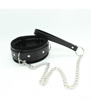 Collar con Correa de Metal e Interior Acolchado Negro