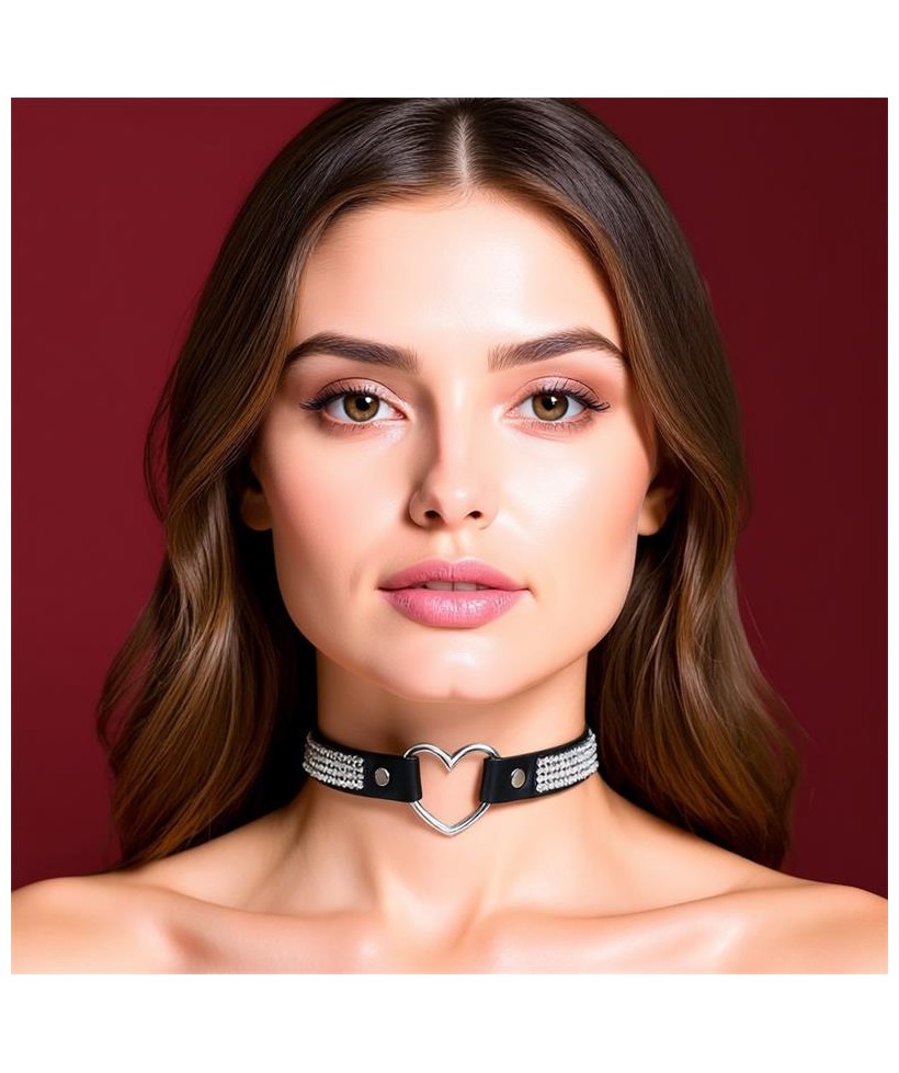 Collar con Corazon y Pedreria Estilo Choker Cuero Vegano Talla unica